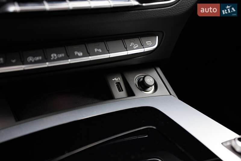 Внедорожник / Кроссовер Audi Q5 2020 в Киеве