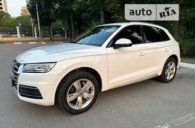 Позашляховик / Кросовер Audi Q5 2018 в 