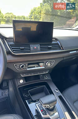 Внедорожник / Кроссовер Audi Q5 2021 в 
