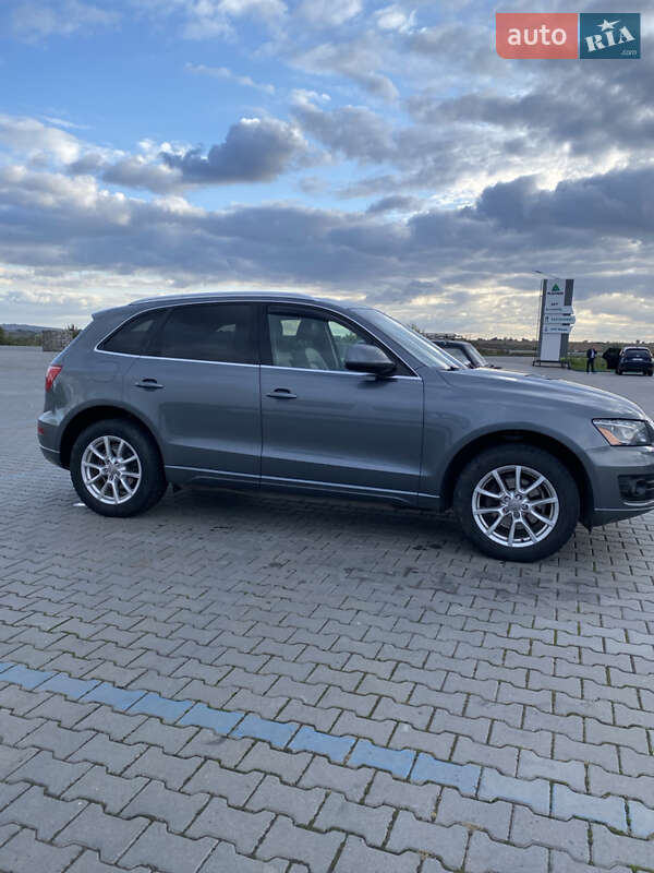 Внедорожник / Кроссовер Audi Q5 2011 в Черновцах