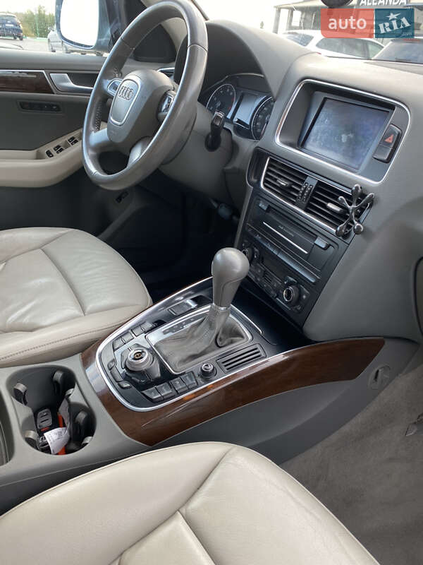 Внедорожник / Кроссовер Audi Q5 2011 в Черновцах