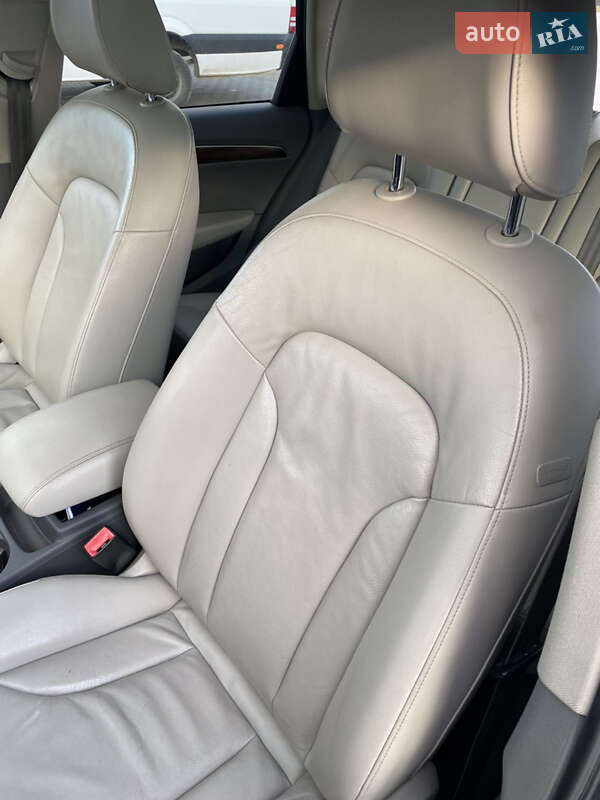 Внедорожник / Кроссовер Audi Q5 2011 в Черновцах