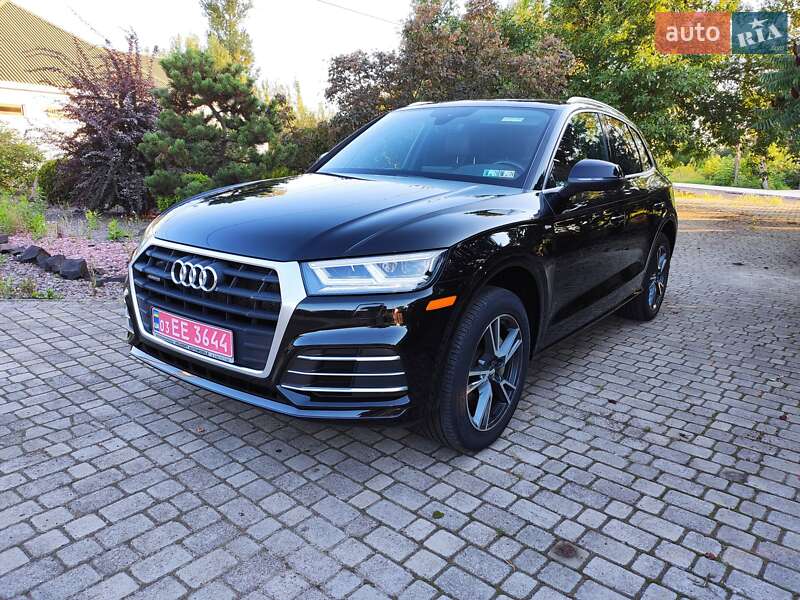 Внедорожник / Кроссовер Audi Q5 2020 в Нововолынске
