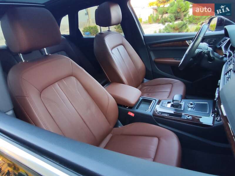 Внедорожник / Кроссовер Audi Q5 2020 в Нововолынске