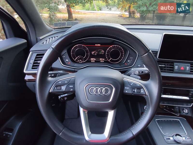 Внедорожник / Кроссовер Audi Q5 2020 в Нововолынске