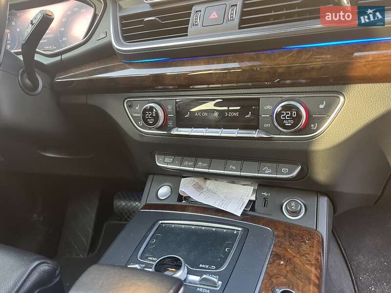 Позашляховик / Кросовер Audi Q5 2017 в Львові