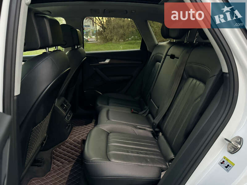 Внедорожник / Кроссовер Audi Q5 2021 в Киеве
