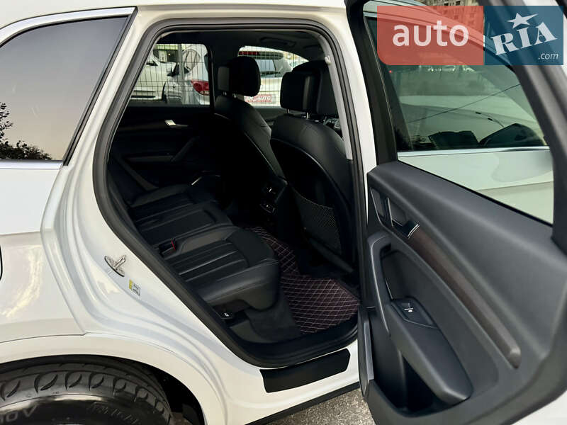 Внедорожник / Кроссовер Audi Q5 2021 в Киеве