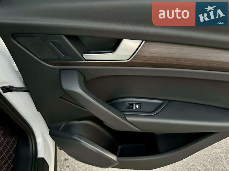 Внедорожник / Кроссовер Audi Q5 2021 в Киеве