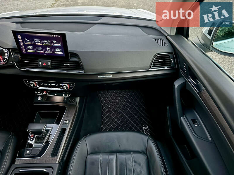 Внедорожник / Кроссовер Audi Q5 2021 в Киеве