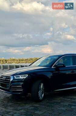Внедорожник / Кроссовер Audi Q5 2018 в 