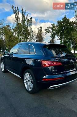 Внедорожник / Кроссовер Audi Q5 2018 в 