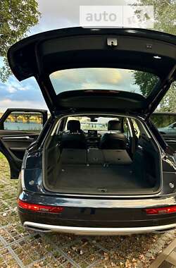 Внедорожник / Кроссовер Audi Q5 2018 в 