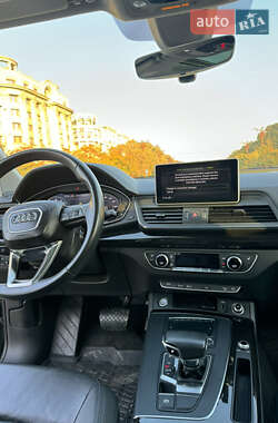 Внедорожник / Кроссовер Audi Q5 2018 в 
