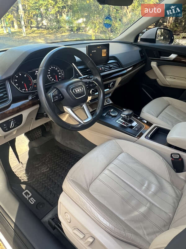 Внедорожник / Кроссовер Audi Q5 2017 в Одессе