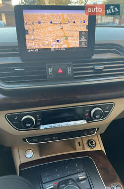Внедорожник / Кроссовер Audi Q5 2017 в 