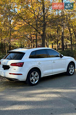 Внедорожник / Кроссовер Audi Q5 2017 в 