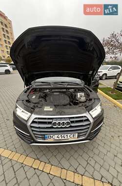 Внедорожник / Кроссовер Audi Q5 2018 в 
