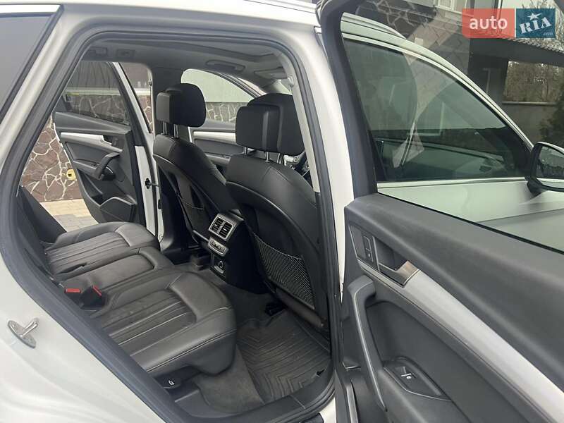 Внедорожник / Кроссовер Audi Q5 2019 в Сокале
