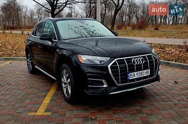 Позашляховик / Кросовер Audi Q5 2021 в 