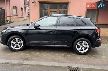 Внедорожник / Кроссовер Audi Q5 2021 в 