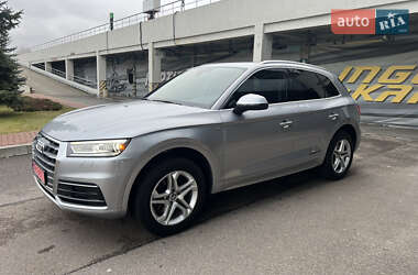 Позашляховик / Кросовер Audi Q5 2019 в Києві