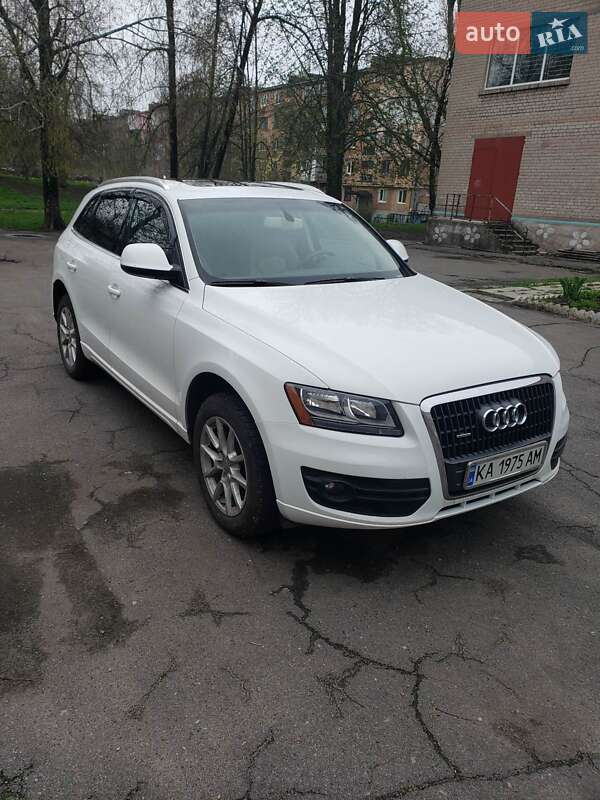 Внедорожник / Кроссовер Audi Q5 2010 в Каменском