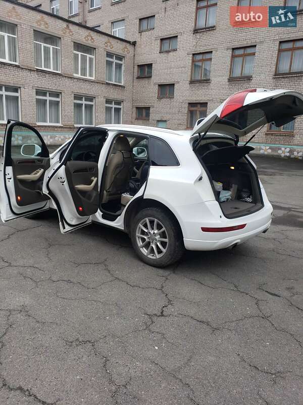 Внедорожник / Кроссовер Audi Q5 2010 в Каменском
