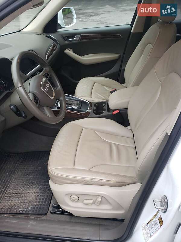 Внедорожник / Кроссовер Audi Q5 2010 в Каменском