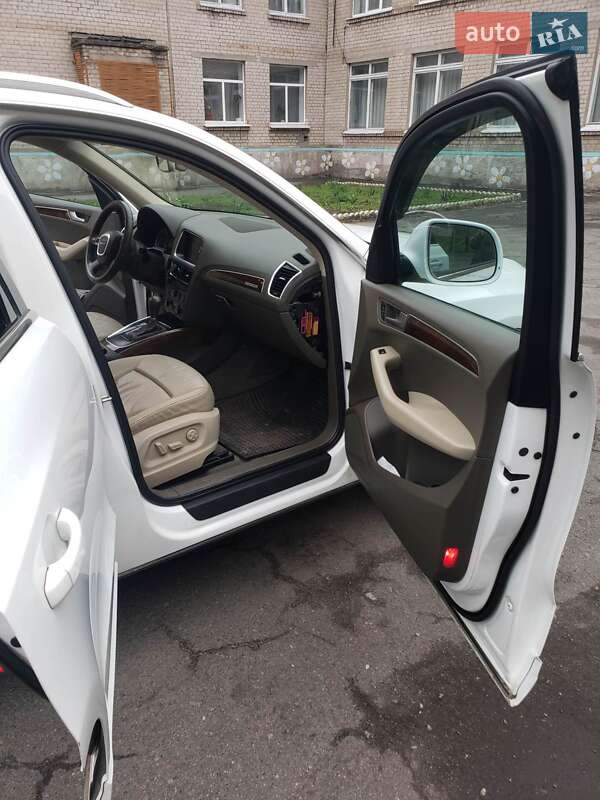 Внедорожник / Кроссовер Audi Q5 2010 в Каменском