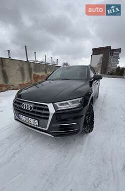 Внедорожник / Кроссовер Audi Q5 2018 в 