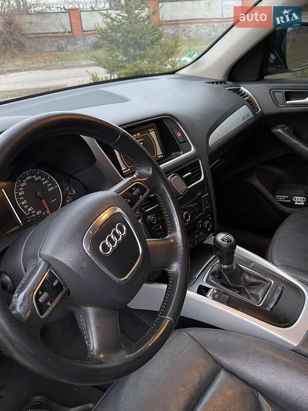 Внедорожник / Кроссовер Audi Q5 2009 в Лохвице