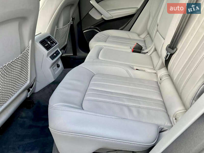 Позашляховик / Кросовер Audi Q5 2022 в Києві
