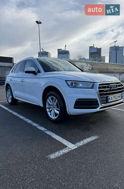Внедорожник / Кроссовер Audi Q5 2020 в 