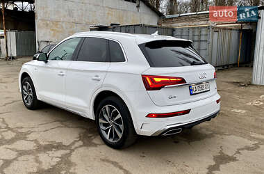 Позашляховик / Кросовер Audi Q5 2022 в 