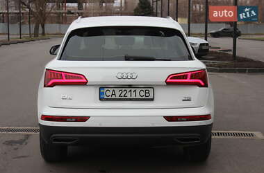 Внедорожник / Кроссовер Audi Q5 2017 в 