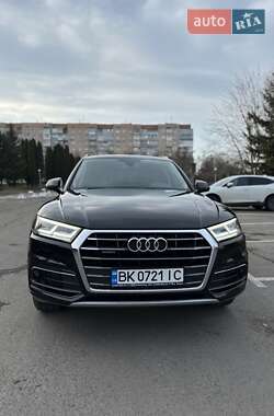 Позашляховик / Кросовер Audi Q5 2017 в Рівному