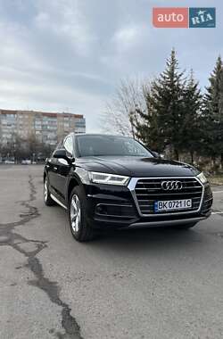 Позашляховик / Кросовер Audi Q5 2017 в Рівному