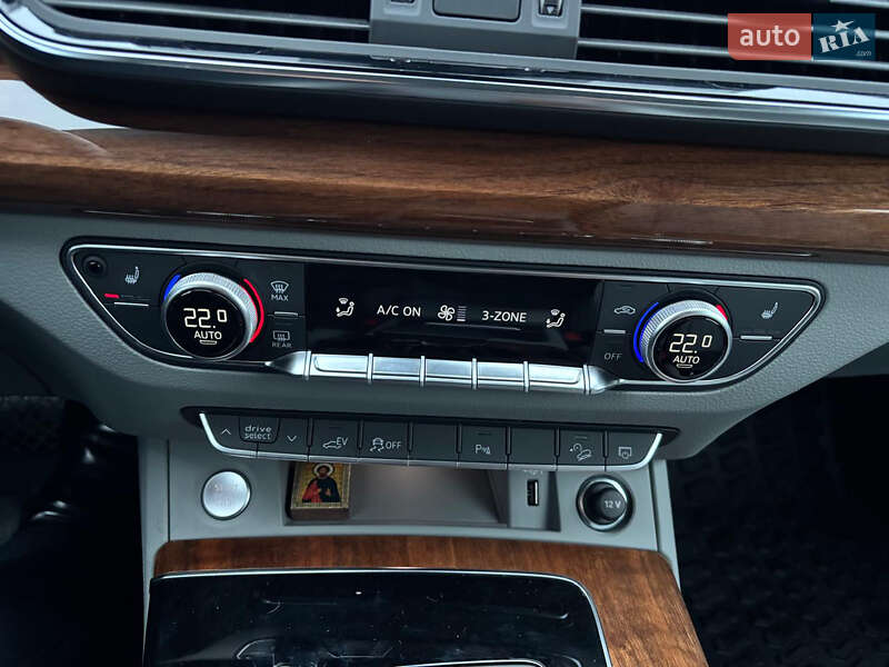 Внедорожник / Кроссовер Audi Q5 2022 в Одессе