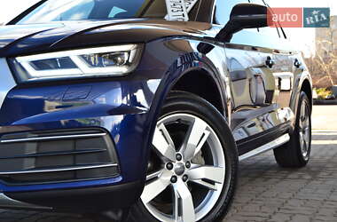 Внедорожник / Кроссовер Audi Q5 2017 в 