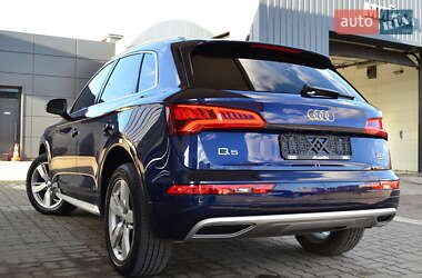 Внедорожник / Кроссовер Audi Q5 2017 в 