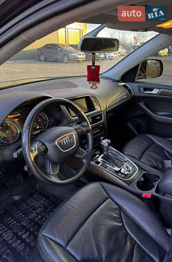 Позашляховик / Кросовер Audi Q5 2015 в 