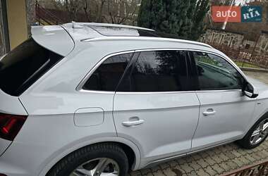 Внедорожник / Кроссовер Audi Q5 2021 в 