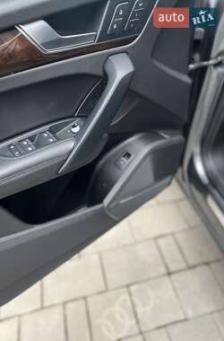 Внедорожник / Кроссовер Audi Q5 2018 в 