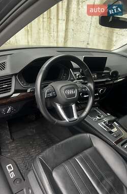 Внедорожник / Кроссовер Audi Q5 2018 в 