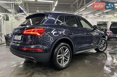 Внедорожник / Кроссовер Audi Q5 2018 в 