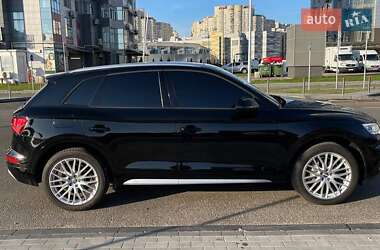 Внедорожник / Кроссовер Audi Q5 2017 в 