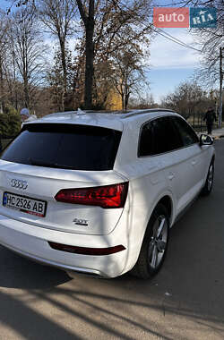 Внедорожник / Кроссовер Audi Q5 2018 в 