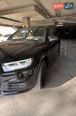 Внедорожник / Кроссовер Audi Q5 2017 в 