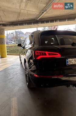 Внедорожник / Кроссовер Audi Q5 2017 в 